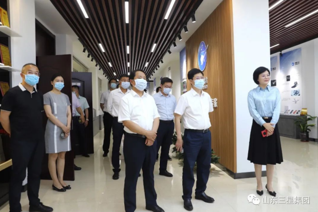 省工商聯(lián)副主席、省總商會(huì)副會(huì)長(zhǎng)郭建禮來(lái)山東三星集團(tuán)調(diào)研