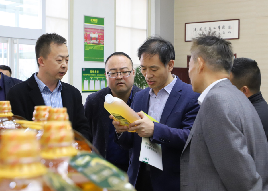 甘肅省定西市糧食和物資儲(chǔ)備局黨組書(shū)記、局長(zhǎng)燕永春一行來(lái)山東三星集團(tuán)參觀座談