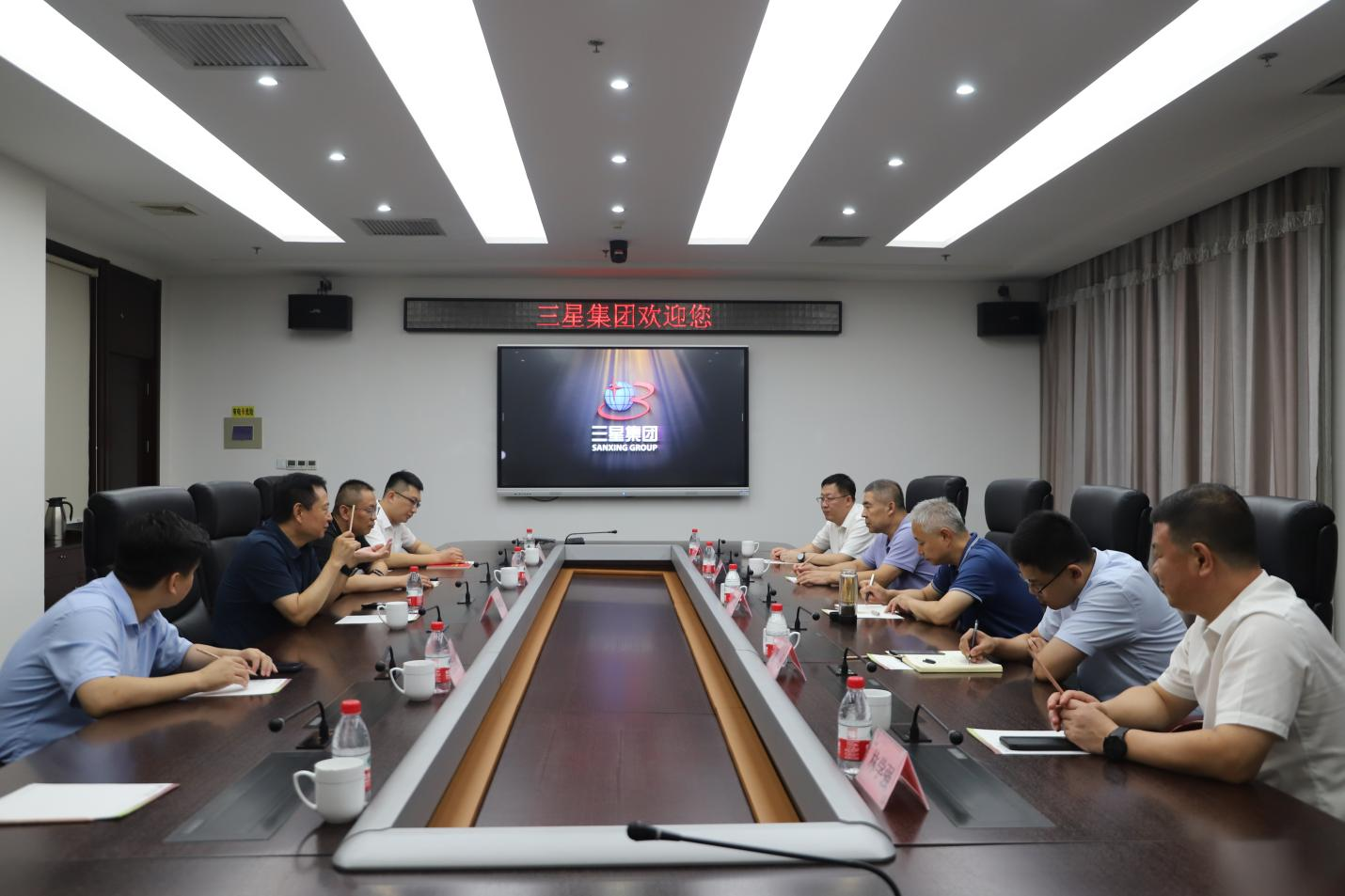 濱州銀保監(jiān)分局黨委書記、局長尹程來山東三星集團調研