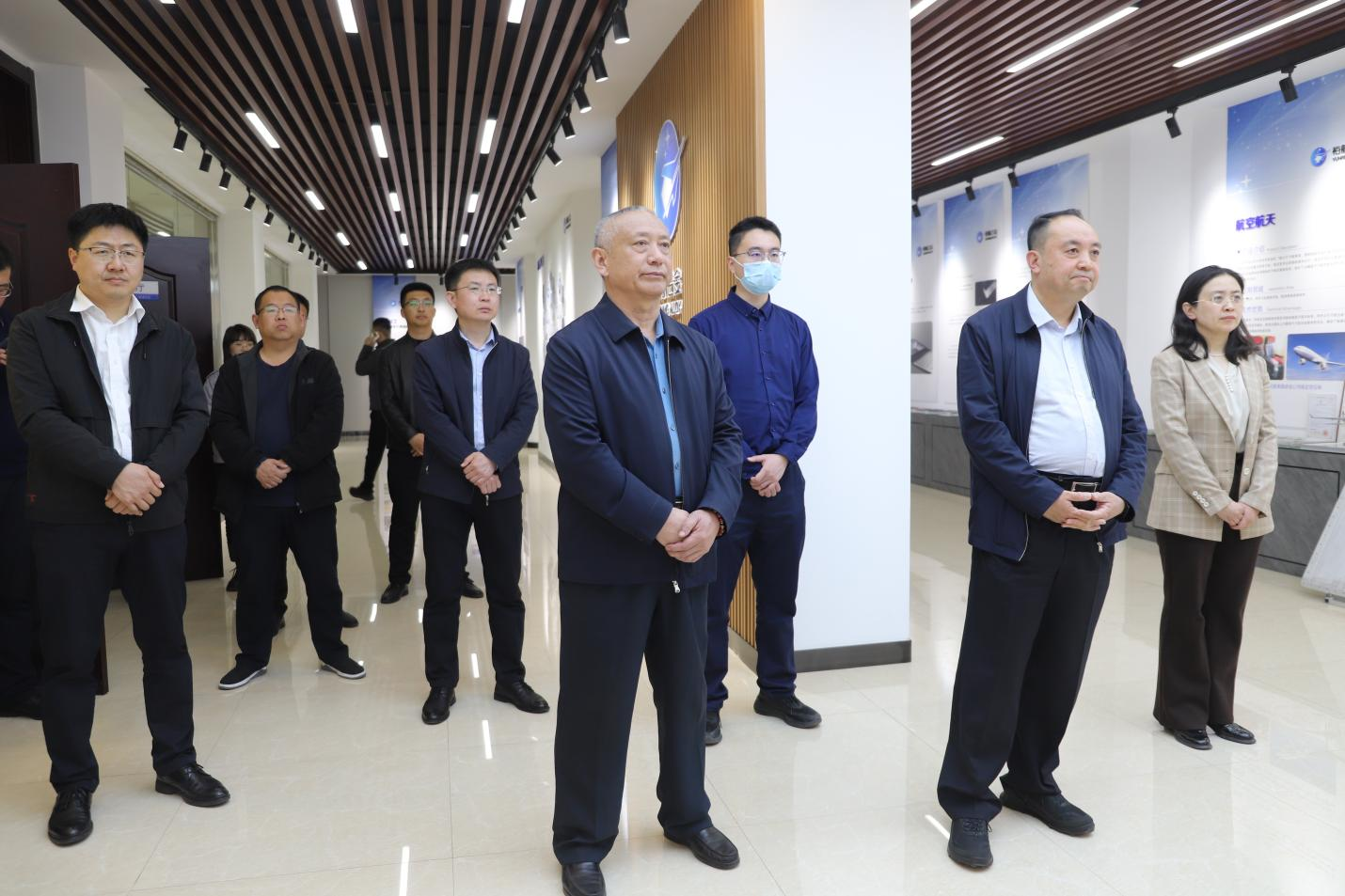 省工信廳電子信息產(chǎn)業(yè)處處長、二級巡視員李英峰來山東三星集團(tuán)調(diào)研