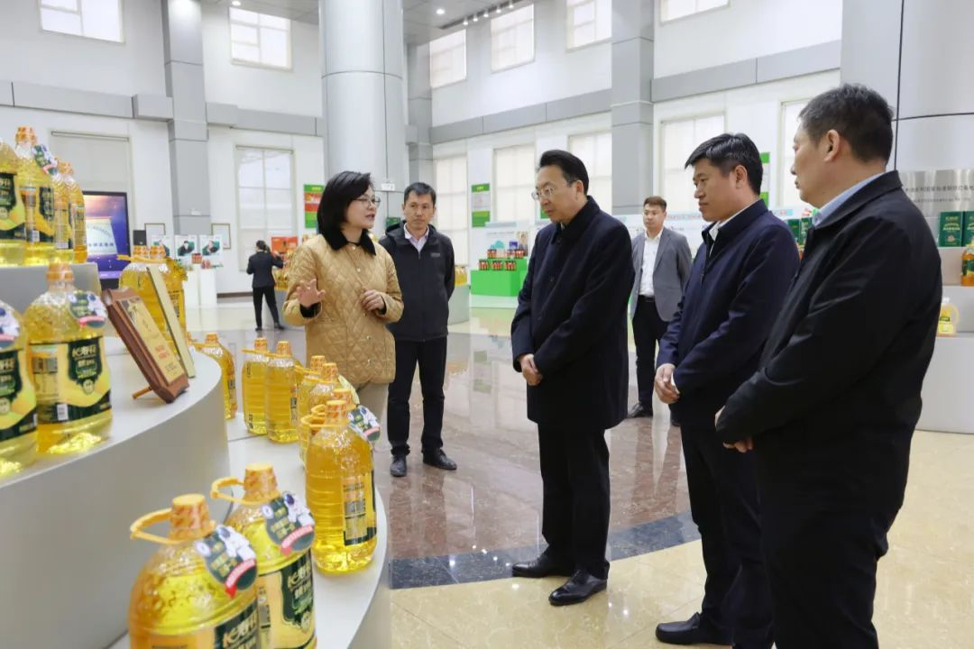 濱州市委副書記劉忠遠(yuǎn)來(lái)山東三星集團(tuán)調(diào)研