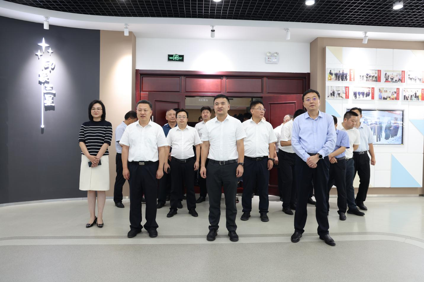 奉節(jié)縣委副書(shū)記、縣長(zhǎng)鞏義勝一行來(lái)山東三星集團(tuán)考察