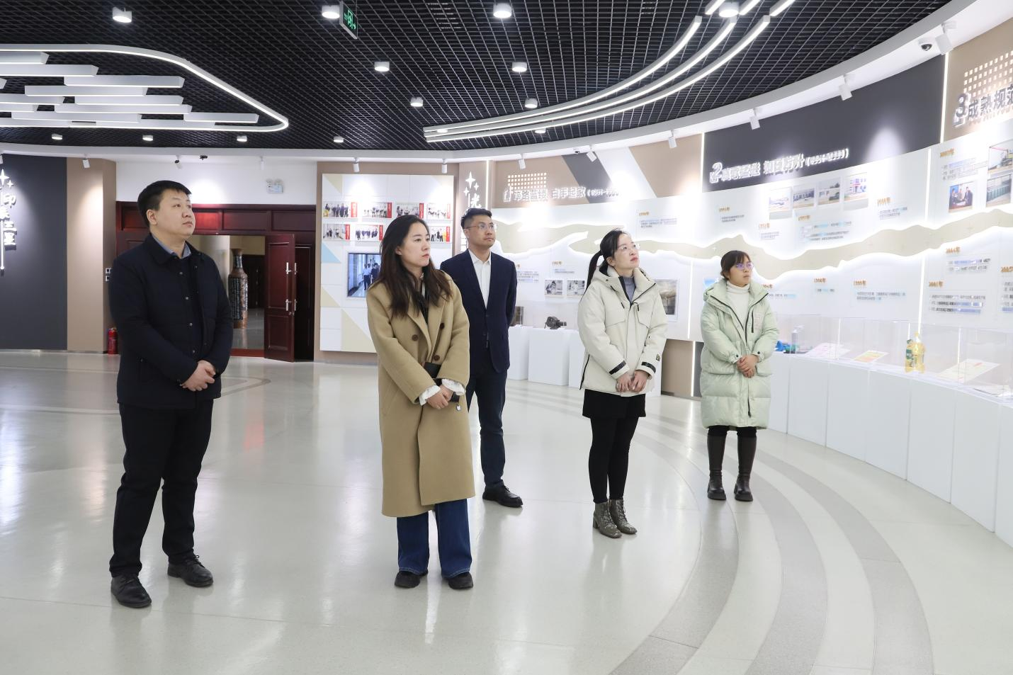 周村經(jīng)濟(jì)開發(fā)區(qū)黨工委一行來山東三星集團(tuán)交流學(xué)習(xí)