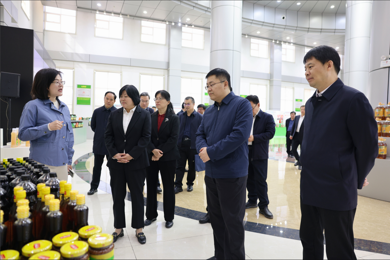 濱州市“首批國家互聯(lián)網(wǎng)信息辦公室網(wǎng)絡立法聯(lián)系點”建設推進會議與會領導來山東三星集團調(diào)研