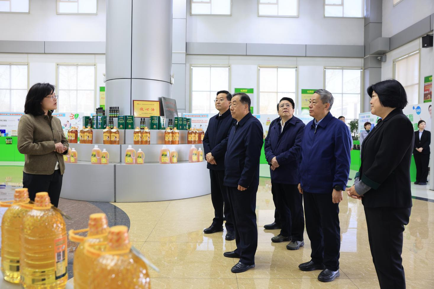 山東省人大常委會副主任、黨組副書記孫立成來山東三星集團調研