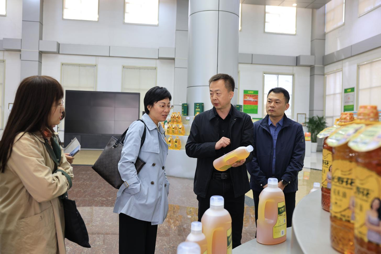 濱州市統計局、商務局聯合調研組來山東三星集團調研