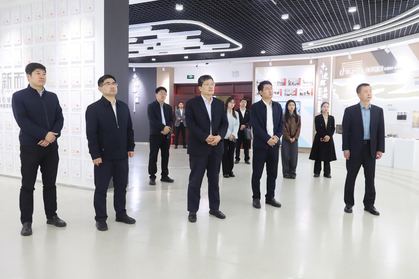 濱州市委市直機(jī)關(guān)工委副書記、三級調(diào)研員張榮堂帶隊(duì)來山東三星集團(tuán)調(diào)研