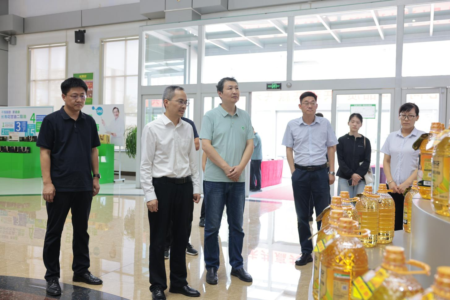 山東農(nóng)業(yè)大學(xué)食品科學(xué)與工程學(xué)院院長(zhǎng)李大鵬一行來山東三星集團(tuán)參觀調(diào)研