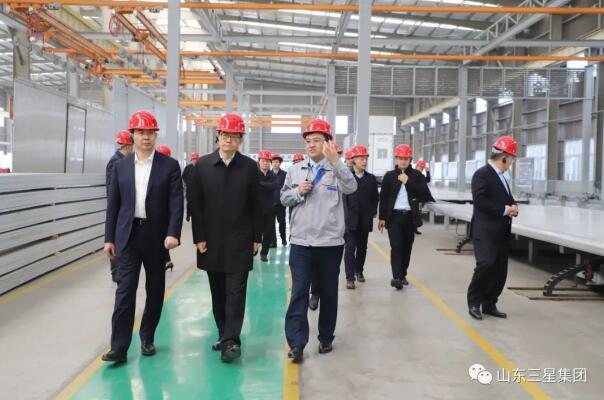 山東重工集團、濰柴動力、中國重汽集團、中通客車集團領導一行來機械公司交流考察